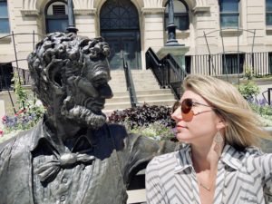 blonde woman looking at statue of abe lincoln